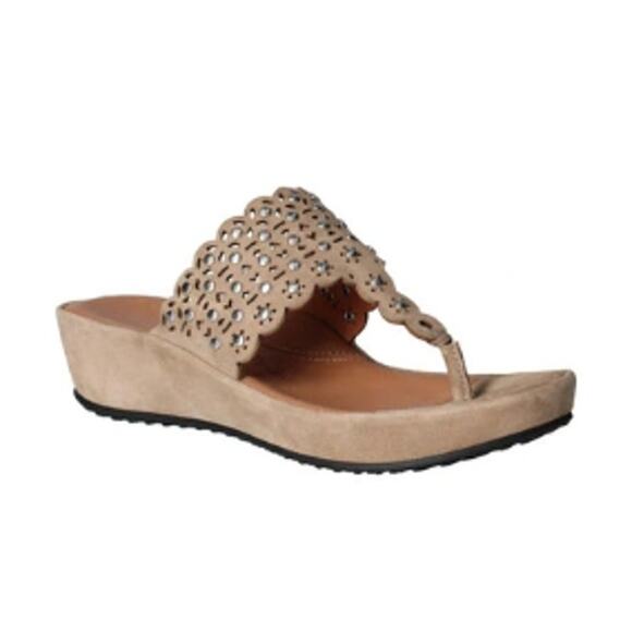 L'Amour Des Pieds Chuxley Women's Wedge Flip Flop Taupe Suede Size 9.5 NWOT - Picture 1 of 13